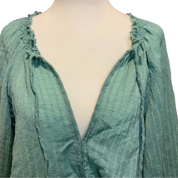 FREE PEOPLE NWOT Out of Town Top Flowy long sleeves summer wide sleeves - Picture 3 of 5